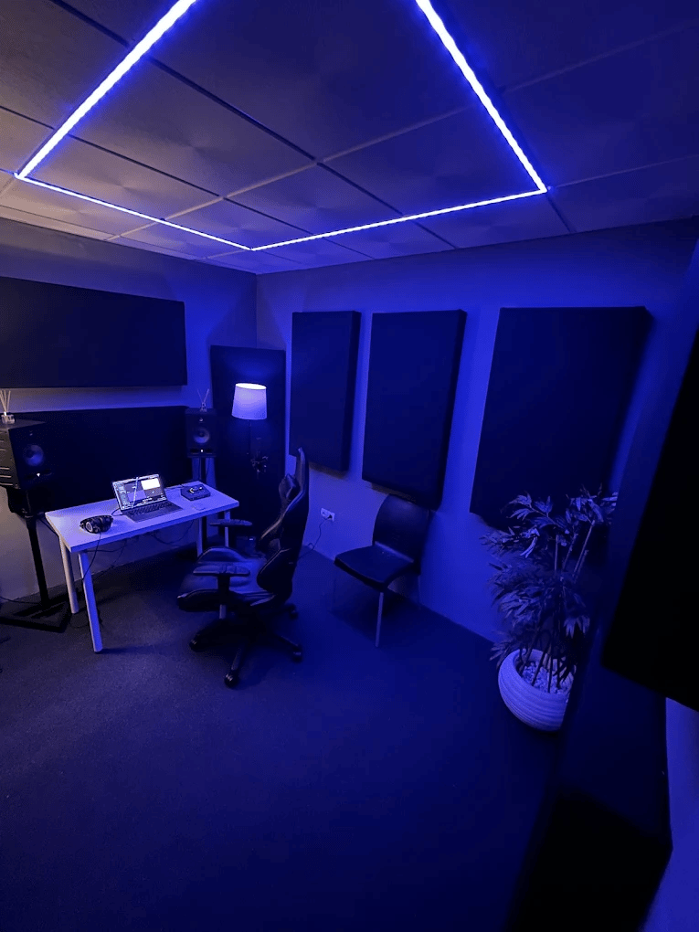 Vue du Studio B de Big Plan Studios à Casablanca avec traitement noir et blanc